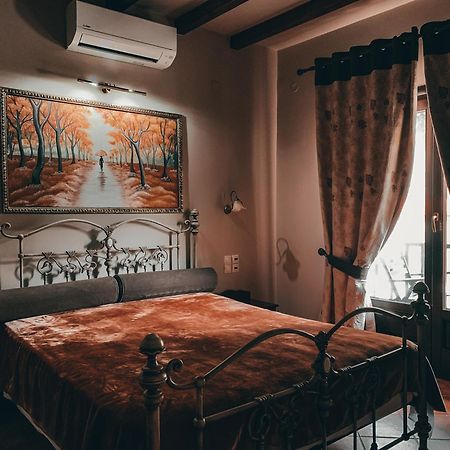 Elena Guesthouse كالامباكا الغرفة الصورة