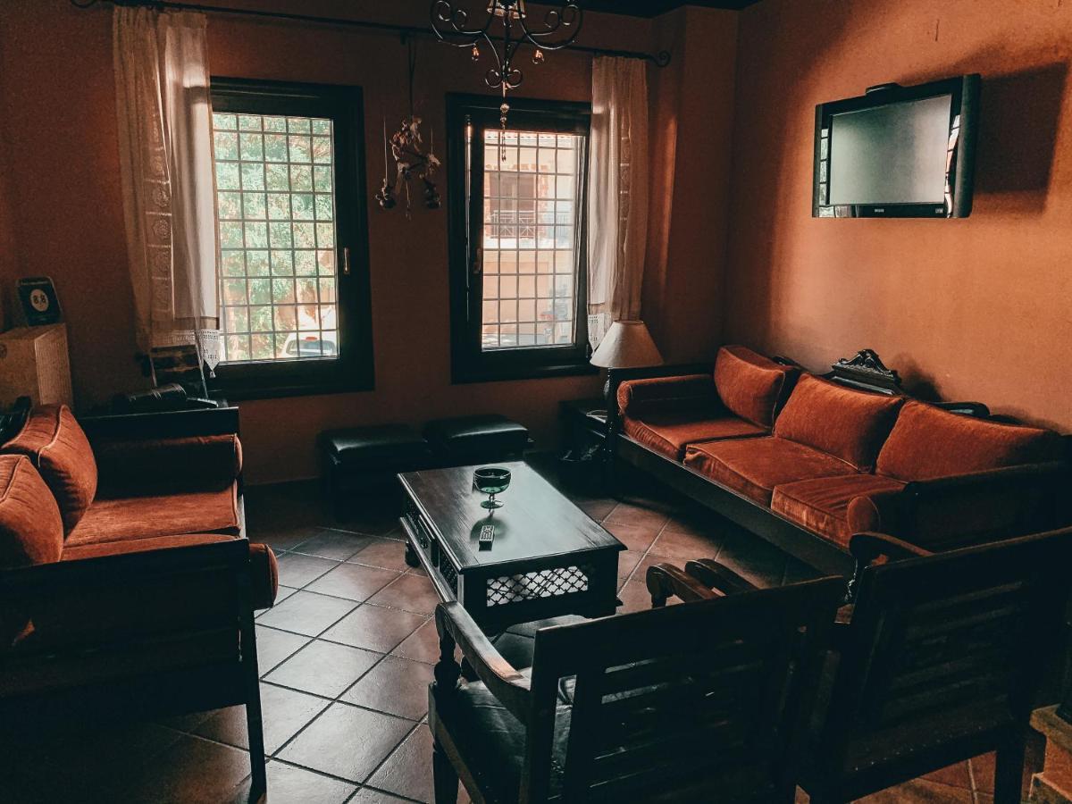 Elena Guesthouse كالامباكا المظهر الخارجي الصورة