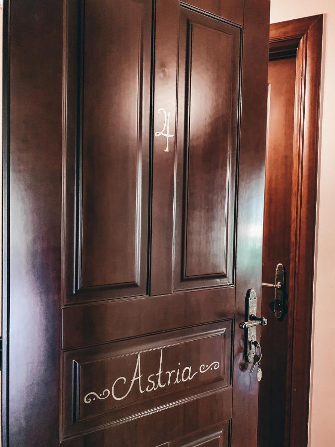 Elena Guesthouse كالامباكا المظهر الخارجي الصورة